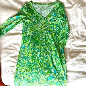Lilly Pulitzer 3/4 sleeve green floral print. Feels like new!